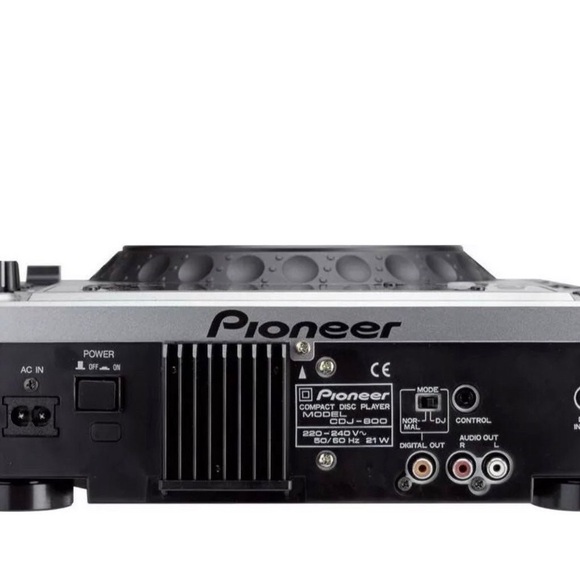 Pioneer 2 CDj 800 And Behringer DDM4000 5-Channel DJ Mixer And Wheels Odsey Case - Picture 7 of 12